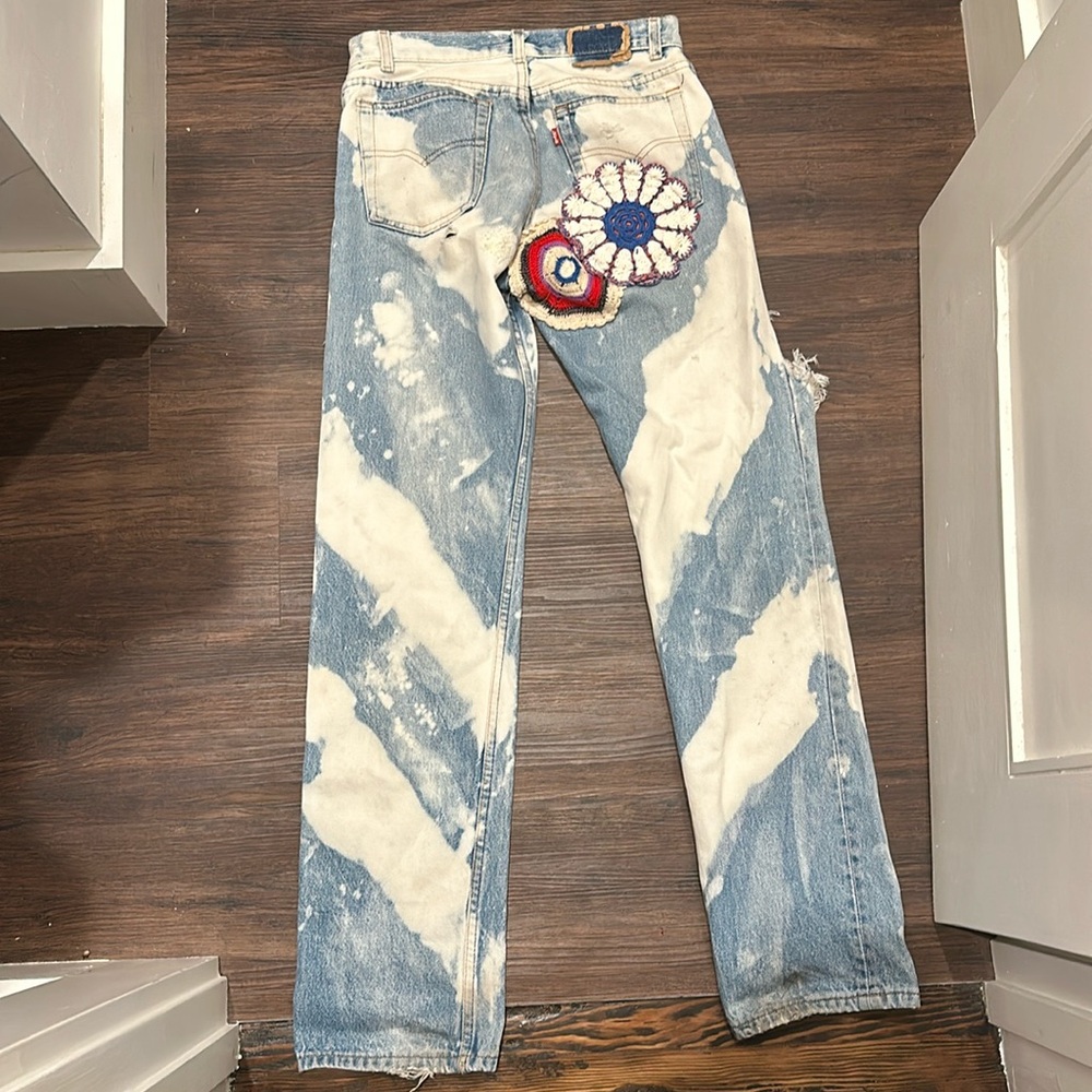 **One-of-a-Kind Vintage Levi's (W28 L32) – Hand-Embroidered & Custom Dyed** - Picture 3 of 9